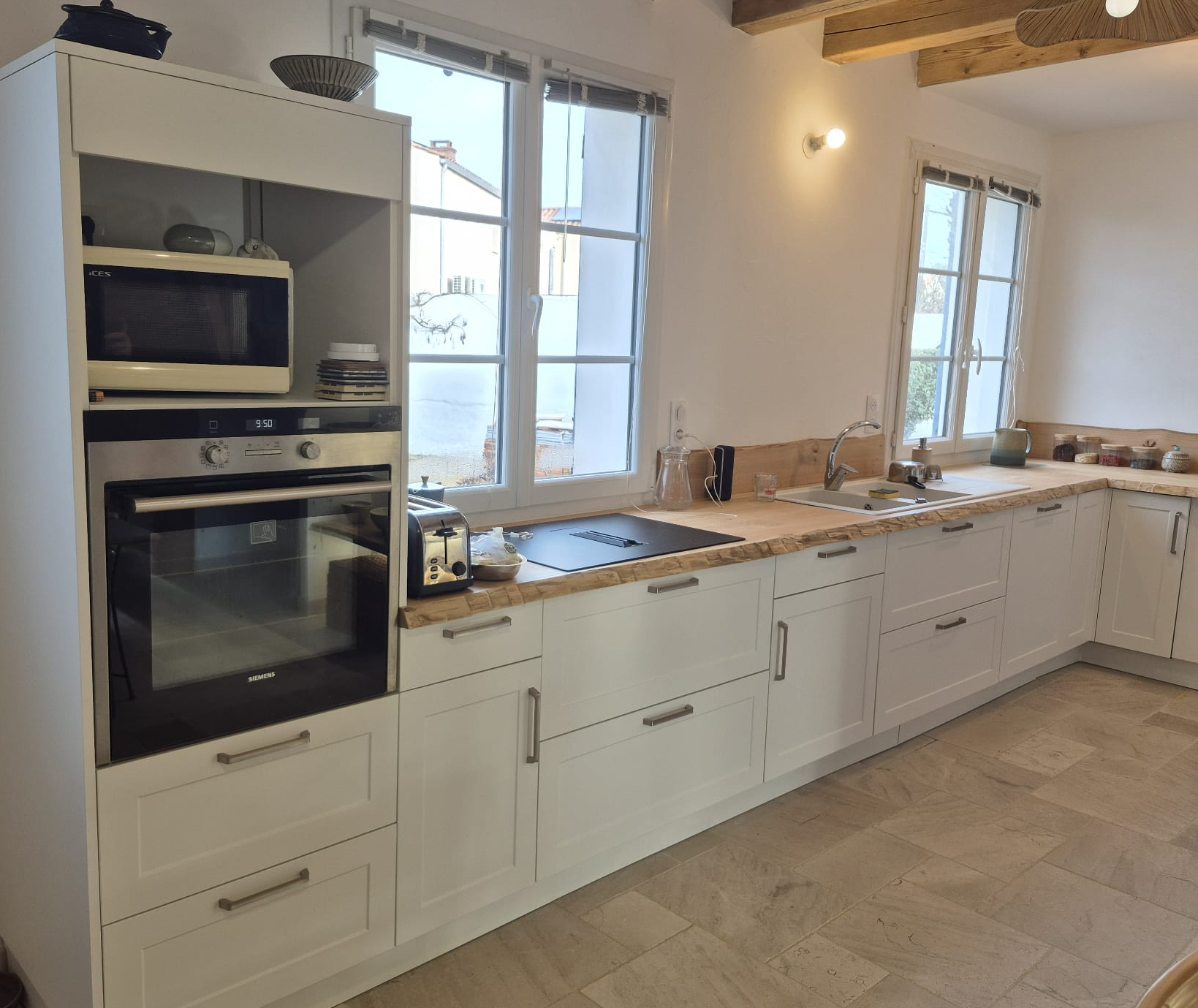 Cuisine sur mesure en bois, aménagement intérieur