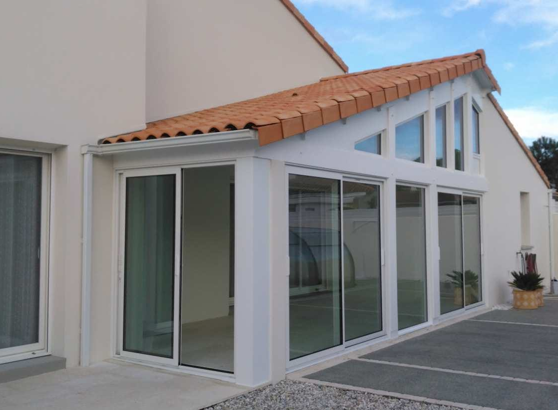 Pose d'une ouverture entre poteaux, menuiserie et rénovation